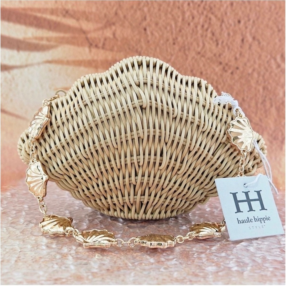 Haute Hippie Wicker Clam Shell Purse Women OS Beige Viral Boho Coastal Tropical
